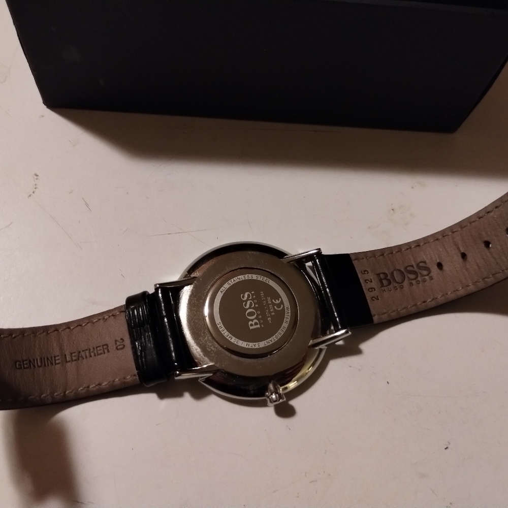 Hugo Boss men's Quartz Analog Watch with black leather strap 1513647 . EUC. - Picture 7 of 9
